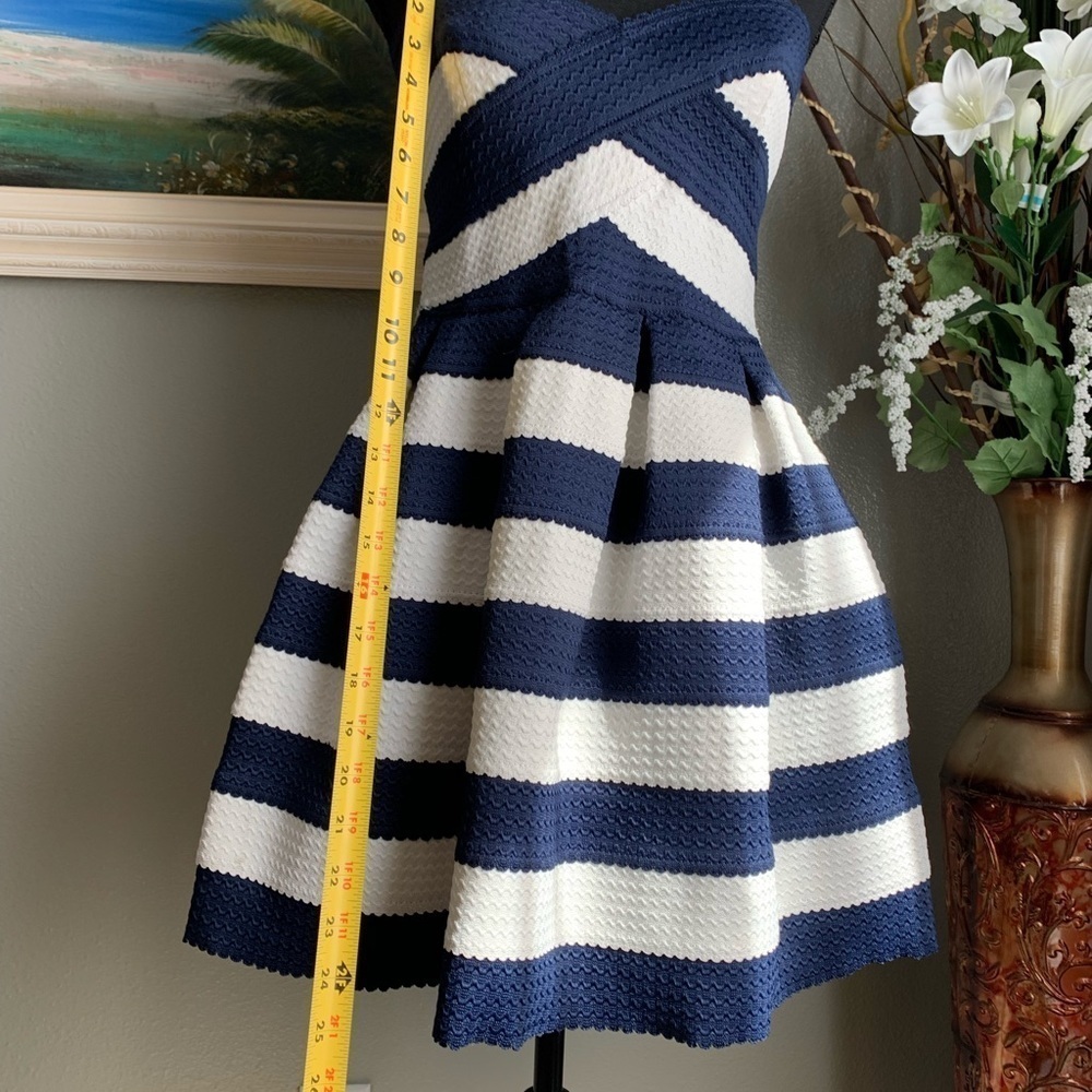 Sans Souci White Blue Stripe Dress Size Small - Picture 16 of 16